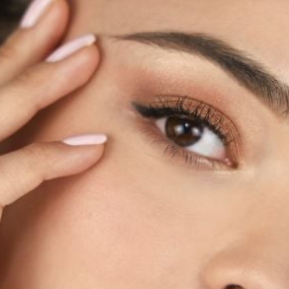 🌿 Wander Beauty Getaway Eye and Face Palette - Picture 6 of 8